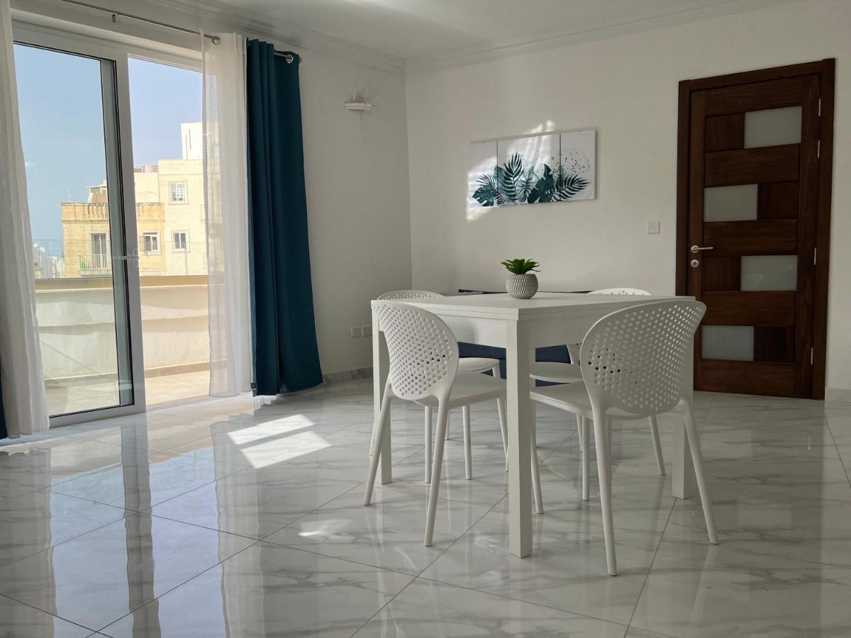 Condo With Patio Overlooking Piazza Gzira Esterno foto