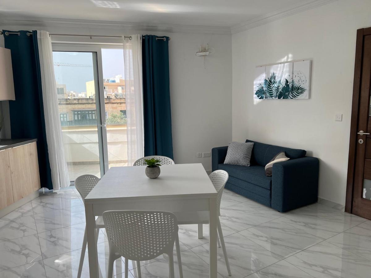 Condo With Patio Overlooking Piazza Gzira Esterno foto